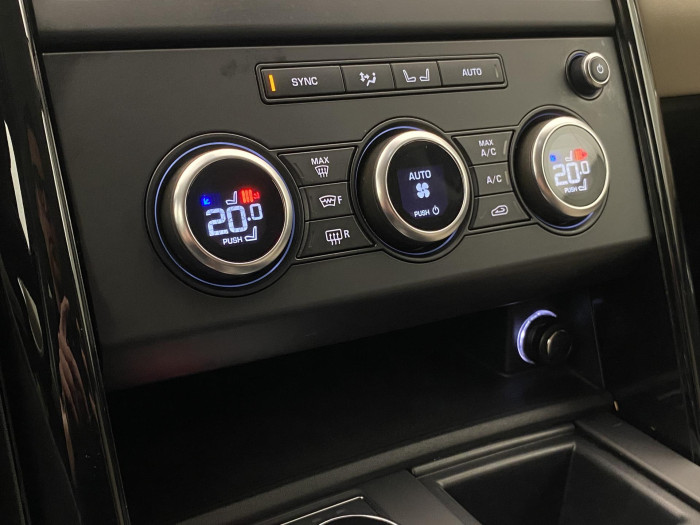 Land Rover Discovery 3,0 SD6 AWD SE AUT REZERVACE 3.0 SE