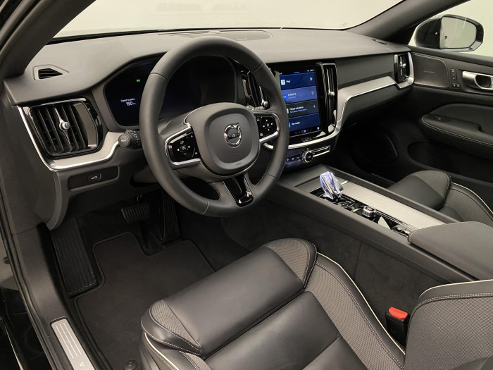 Volvo V60 B4 DARK PLUS AUT CZ