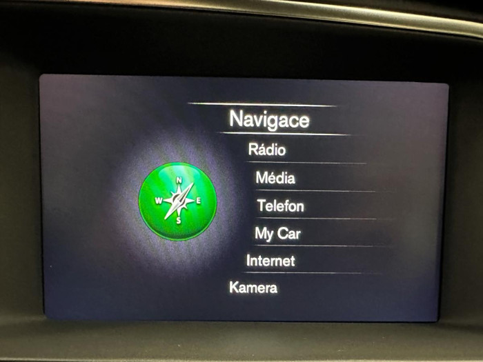 Volvo V40 D2 BLACK EDITION REZERVACE 2.0 d Edition