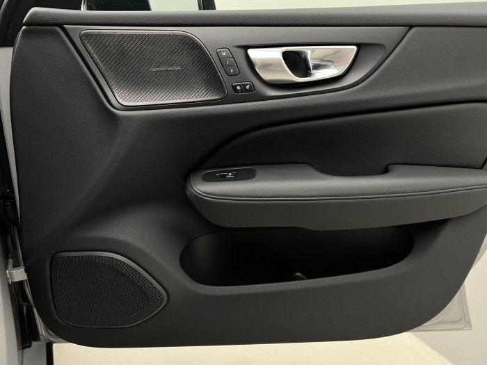 Volvo V60 B4 ULTIMATE DARK AUT 1.maj.