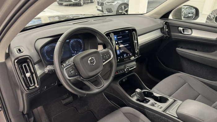 Volvo XC40 B4 AWD MOMENTUM REZERVACE 2.0 Momentum