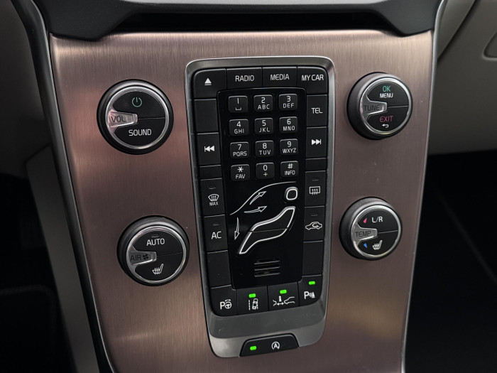 Volvo V40 CC D3 MOMENTUM AUT CZ 1.maj 2.0 d CC CC Momentum