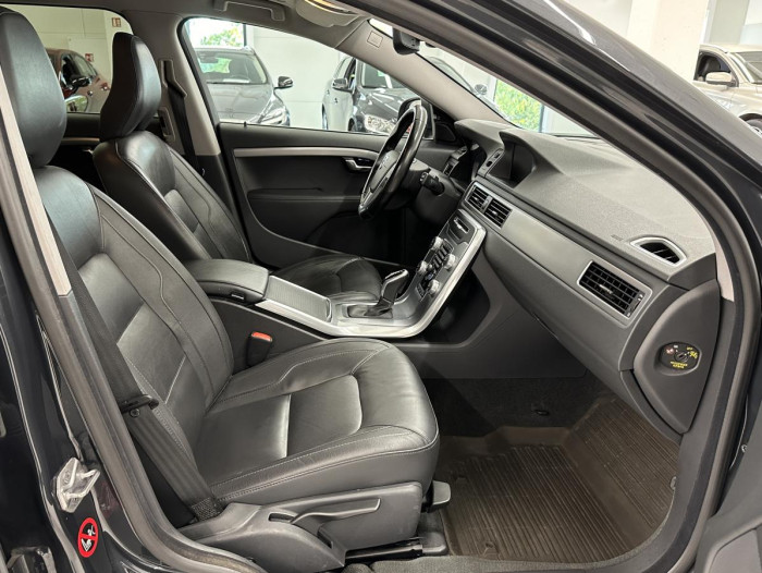 Volvo V70 D4 AWD SUMMUM AUT REZERVACE 2.4 d Summum