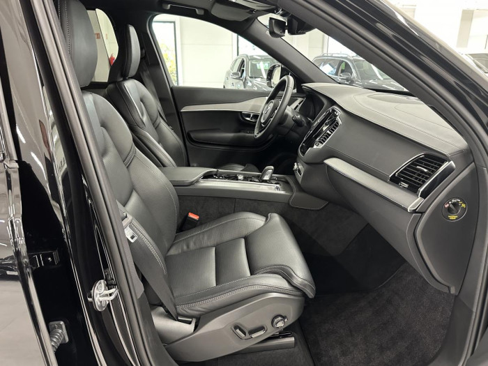 Volvo XC90 B5 AWD R-DESIGN AUT REZERVACE