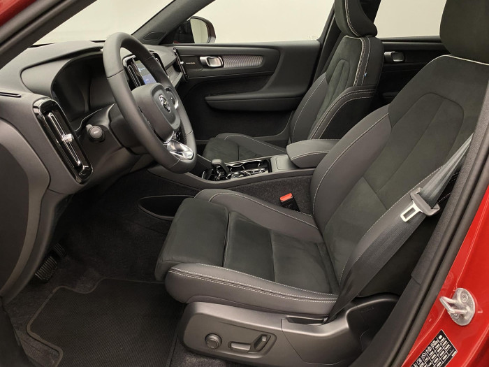 Volvo XC40 B4 DARK ULTRA AUT CZ 1.maj