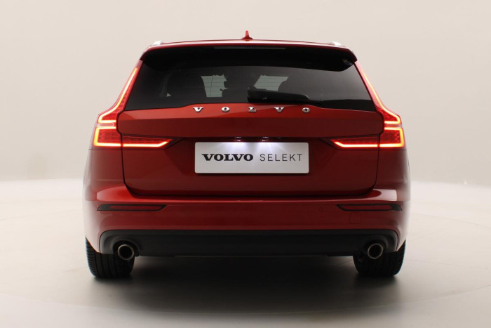 Volvo V60 B4 MOMENTUM AUT REZERVACE 2.0 Momentum