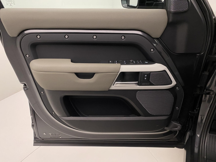 Land Rover Defender 110 D250 SE AWD AUT REZERVACE 3.0 d SE