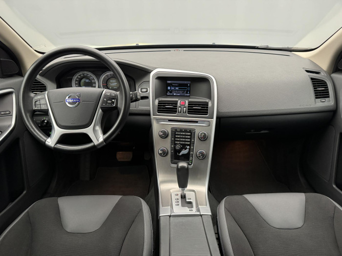 Volvo XC60 D5 AWD MOMENTUM AUT CZ 2.4 d Momentum