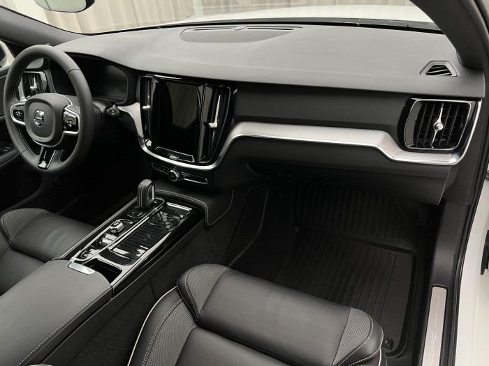 Volvo V60 T8 AWD RECHARGE R-DESIGN AUT