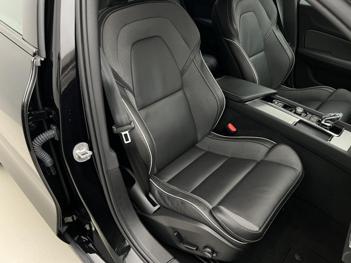 Volvo V60 B4 PLUS DARK AUT 1.maj.