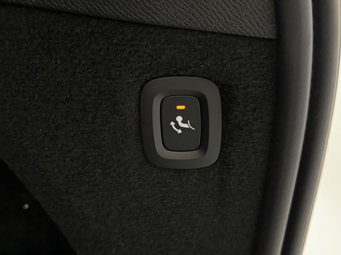 Volvo XC90 B5 AWD PLUS BRIGHT REZERVACE