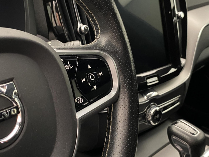 Volvo XC60 D4 AWD R-DESIGN AUT CZ 2.0 d