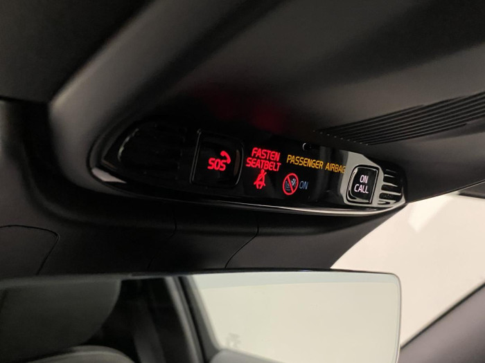 Volvo V60 B6 AWD R-DESIGN REZERVACE