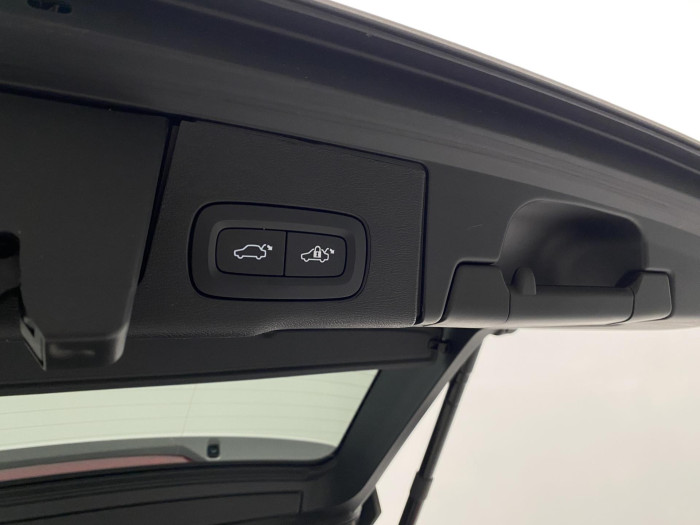 Volvo XC60 T6 AWD PLUG-IN DARK PLUS CZ