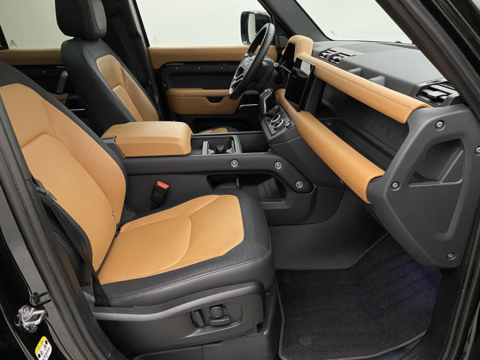 Land Rover Defender D300 HSE AUT AWD REZERVACE 3.0 d