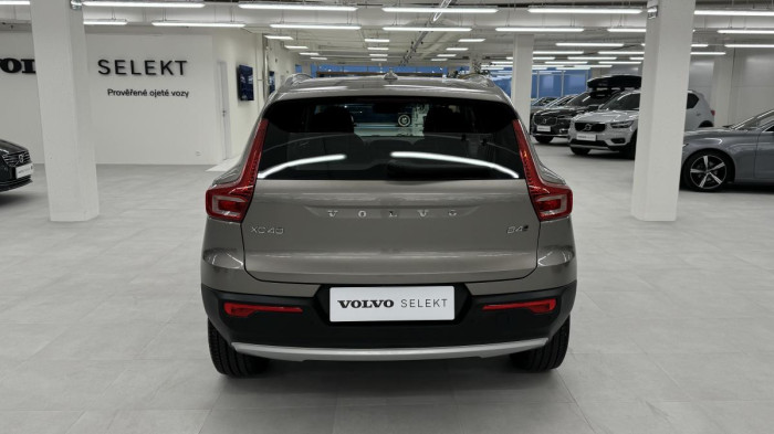 Volvo XC40 B4 AWD MOMENTUM REZERVACE 2.0 Momentum