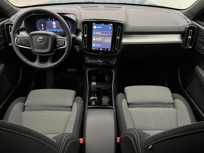 Volvo XC40 B3 PLUS DARK AUT CZ 1.maj.