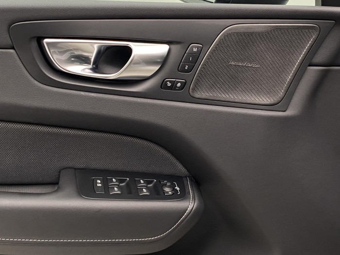 Volvo XC60 T6 AWD PLUG-IN DARK PLUS CZ