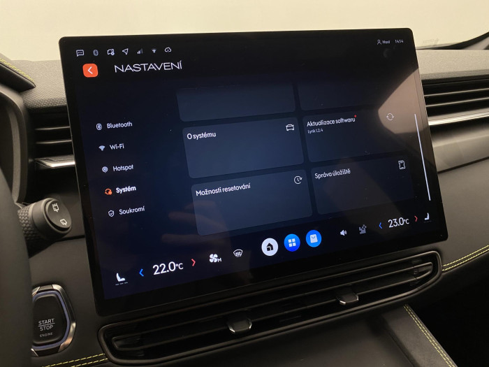 Lynk & Co 01 01 CORE PHEV