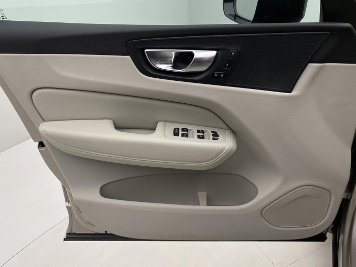 Volvo XC60 B5 AWD DARK PLUS AUT CZ