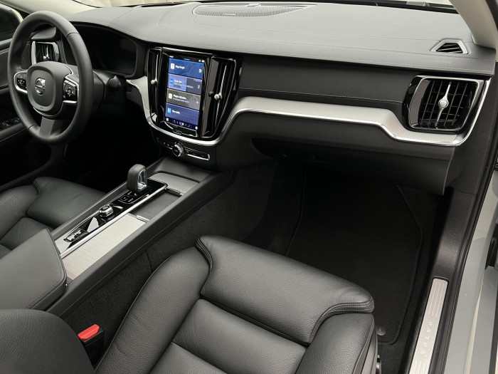 Volvo S60 B5 AWD ULTIMATE DARK AUT 1.maj