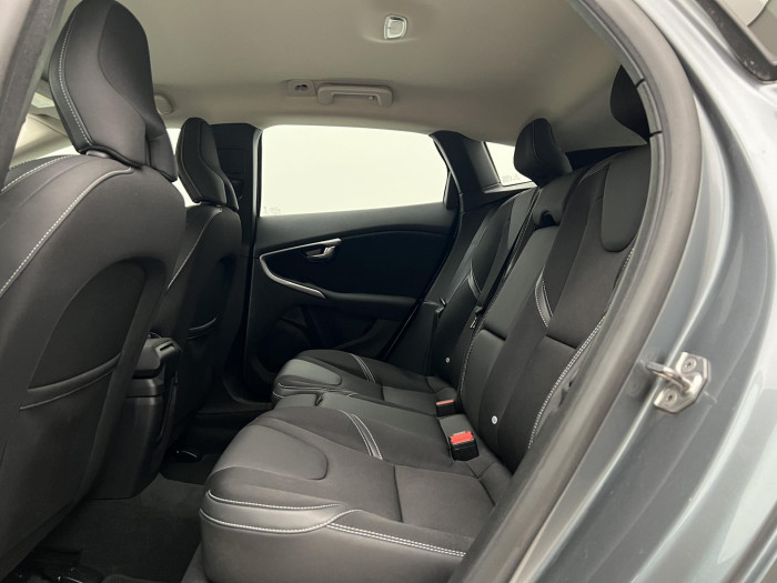 Volvo V40 T2 BLACK EDITION 1.maj. 2.0 Edition