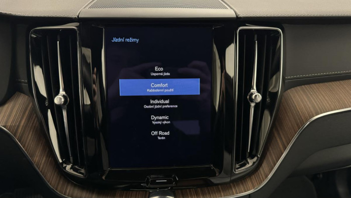 Volvo XC60 B6 AWD INSCRIPTION REZERVACE