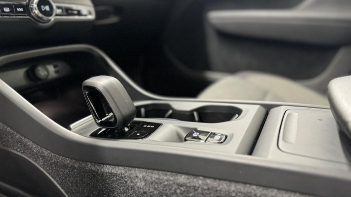 Volvo XC40 B4 MOMENTUM REZERVACE 2.0 Momentum