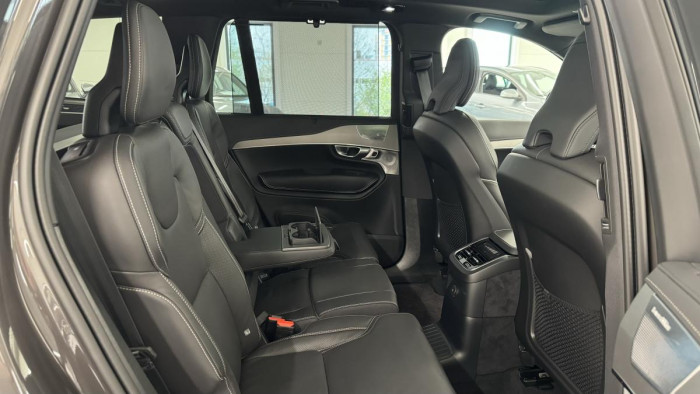 Volvo XC90 T8 AWD ULTIMATE DARK REZERVACE