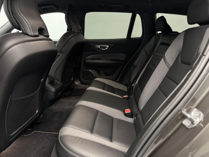 Volvo V60 B4 R-DESIGN AUT REZERVACE