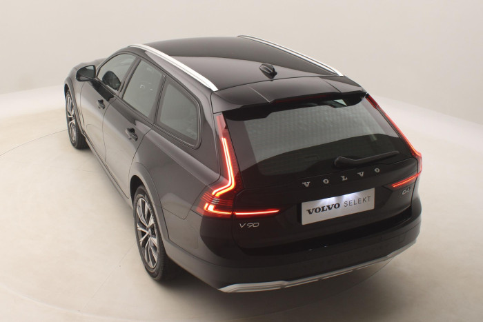 Volvo V90 CC B4 AWD PLUS AUT CZ 1.maj