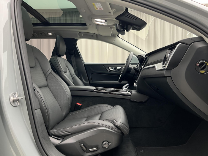 Volvo V60 T6 AWD RECHARGE ULTRA BRIGHT