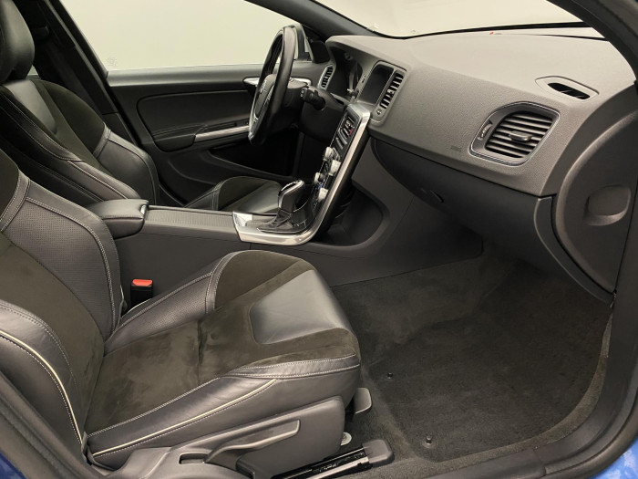 Volvo V60 T5 R-DESIGN AUT CZ