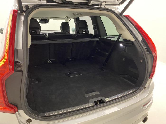 Volvo XC90 D5 AWD MOMENTUM AUT 7míst 2.0 d Momentum