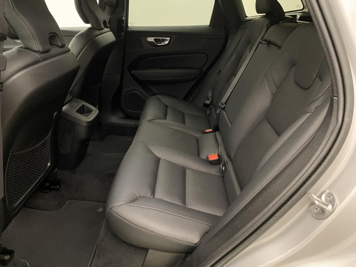 Volvo XC60 B4 AWD PLUS DARK AUT CZ 1.maj