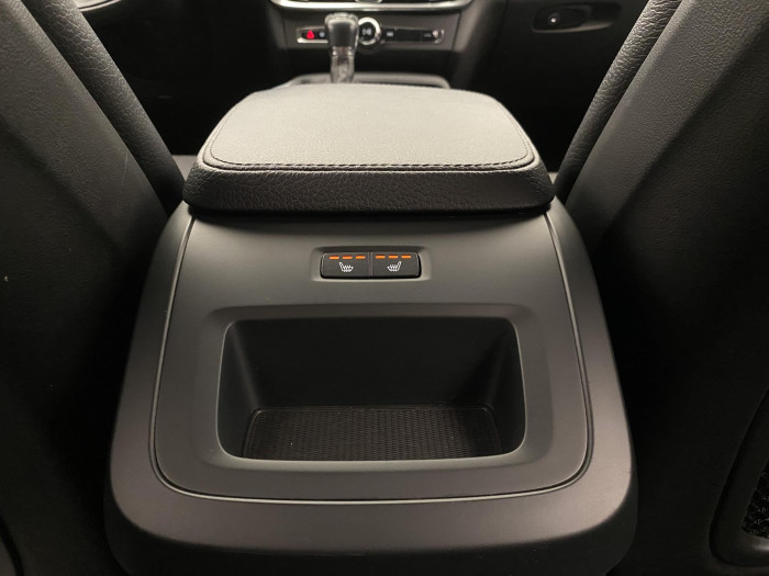 Volvo V90 T4 MOMENTUM AUT REZERVACE 2.0 Momentum