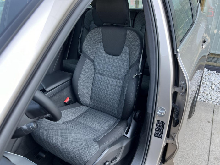 Volvo XC60 B4 AWD CORE Aut 1.maj.