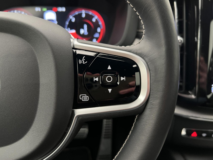 Volvo XC60 B5 AWD R-DESIGN AUT