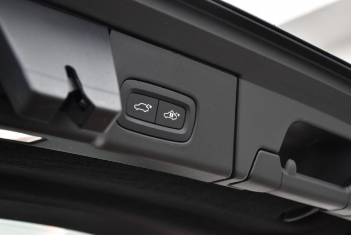 Volvo V90 D4 AWD MOMENTUM REZERVACE 2.0 d Momentum