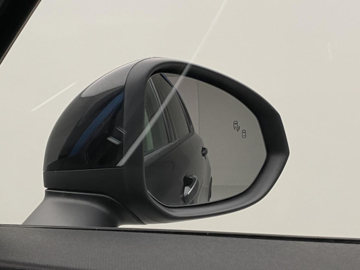 Lynk & Co 01 PHEV DCT AUT 1.maj. REZERVACE