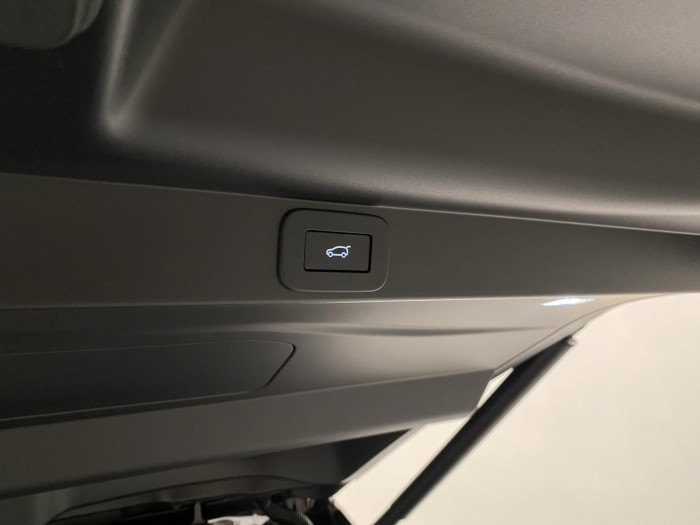 Land Rover Range Rover P550e AUTOBIOGRAPHY SWB