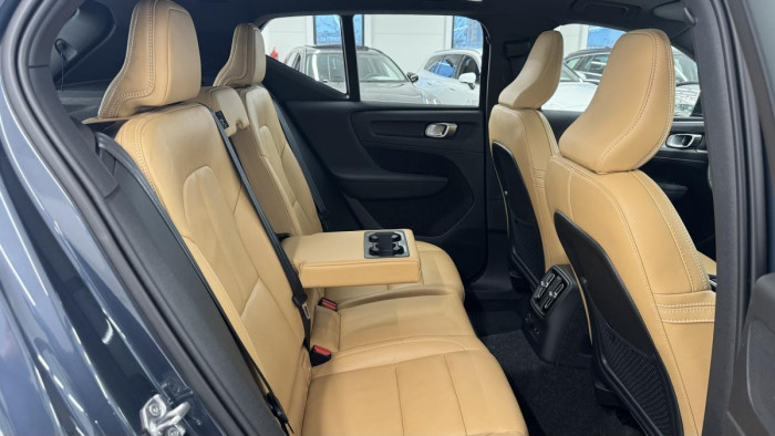 Volvo XC40 T5 TWINe INSCRIPTION REZERVACE