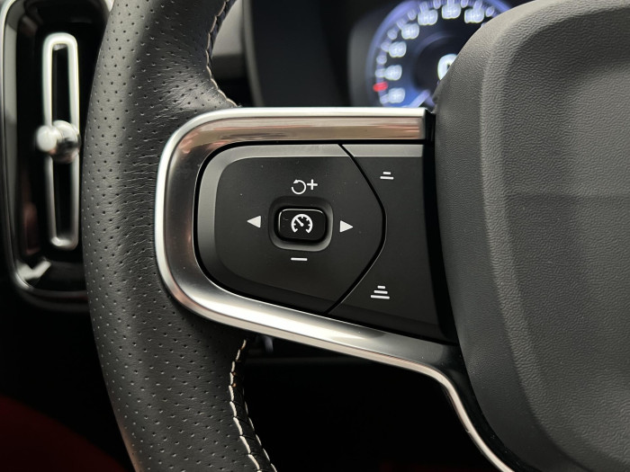 Volvo XC40 T4 AWD R-DESIGN AUT CZ