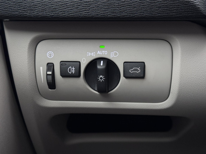 Volvo V40 CC D3 MOMENTUM AUT CZ 1.maj 2.0 d CC CC Momentum