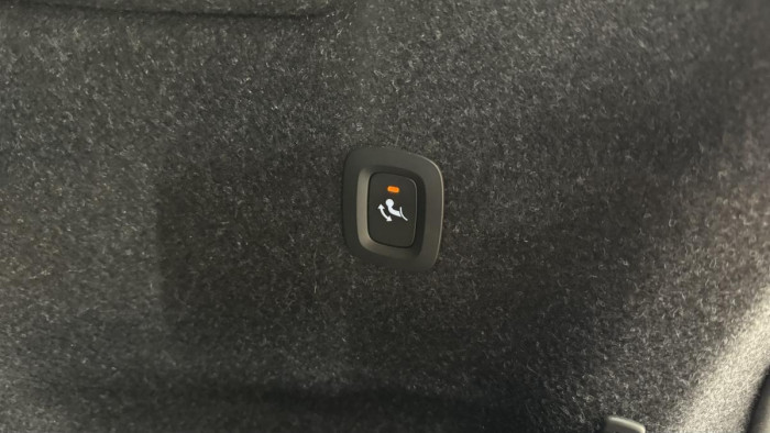 Volvo XC40 B4 AWD MOMENTUM REZERVACE 2.0 Momentum