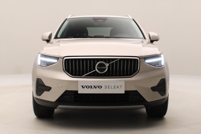 Volvo XC40 B4 AWD MOMENTUM AUT CZ 1.maj 2.0 Momentum