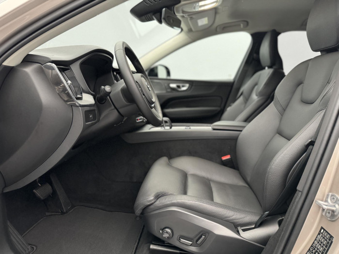 Volvo XC60 B4 AWD PLUS DARK AUT 1. maj