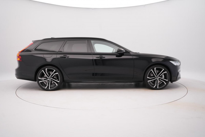 Volvo V90 B5 ULTIMATE DARK AUT 1.maj