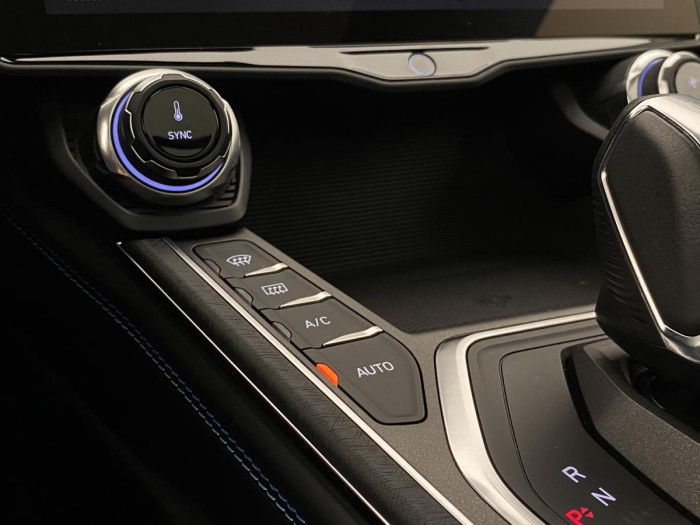 Lynk & Co 01 PHEV DCT AUT 1.maj.