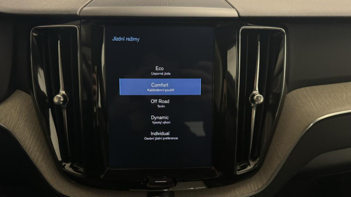 Volvo XC60 T5 AWD INSCRIPTION REZERVACE